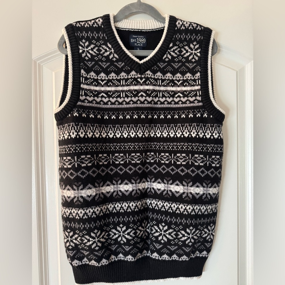 The Children's Place Black and White Patterned Sweater Vest. Boys Large, 10/12.